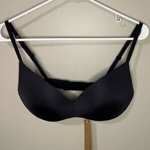 Skims Wireless Push-Up Plunge Bra